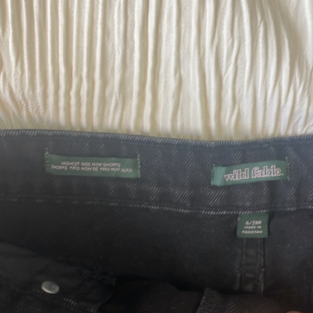 Shorts - Picture 3 of 3